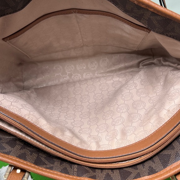 MICHAEL KORS BROWN LOGO LARGE TOTE WITH FRONT POCKET - Picture 11 of 16